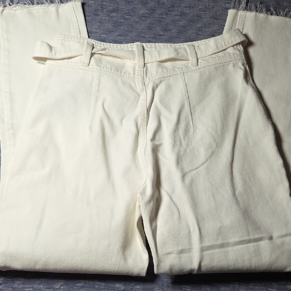 Abercrombie & Fitch Women's High Rise Jeans - Cream - Picture 5 of 7